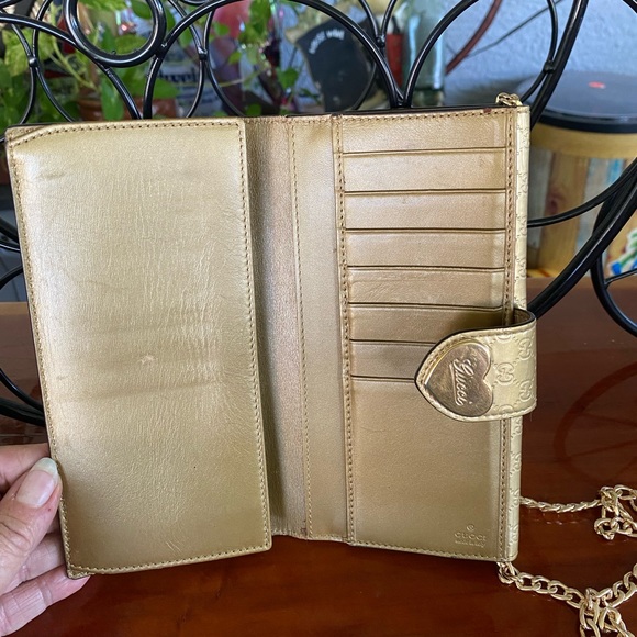 GUCCI Gorgeous Gold Leather Wallet W/Chain, Box. - Picture 8 of 16